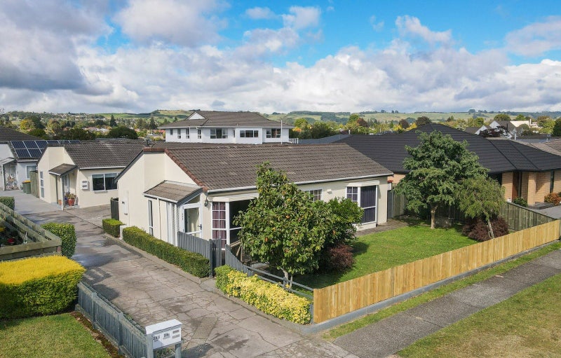 24A Grey Street, Glenholme, Rotorua - Carousel 1