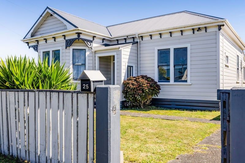 25 Milmoe Street, Hawera - Carousel 24
