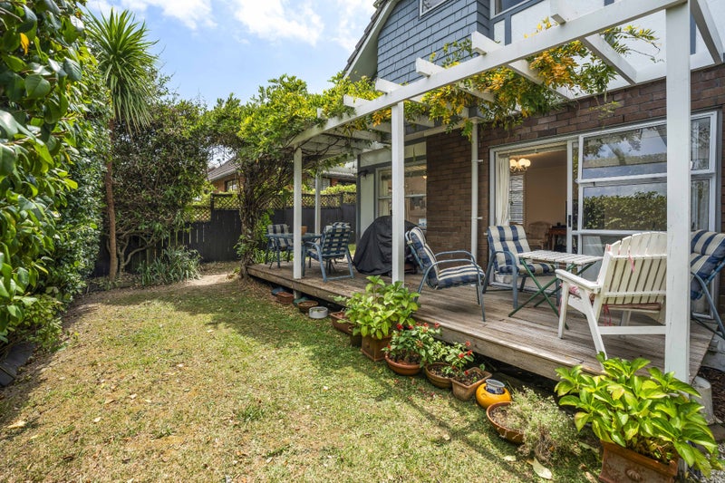 2/4 Elizabethan Gardens, St Heliers, Auckland - Carousel 1