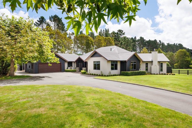 7 Titirangi Drive, Fitzherbert, Palmerston North - Carousel 1