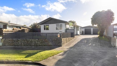 6 Waltham Court, Cloverlea, Palmerston North - Carousel 1
