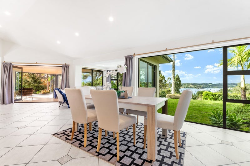 5 Glance Street, Sandspit - Carousel 1