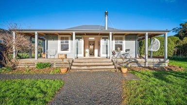 353 Charteris Bay Road, Teddington, Teddington - Carousel 1