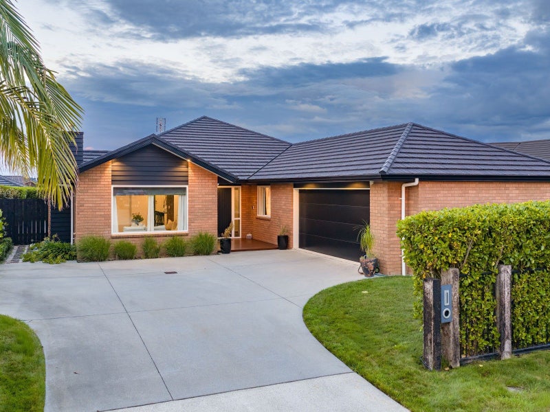 18 Helen June Avenue, Flagstaff, Hamilton - Carousel 1