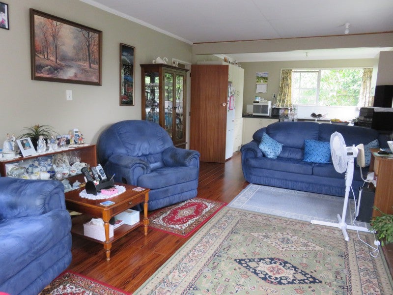 4 Westhaven Grove, Takaro, Palmerston North - Carousel 2