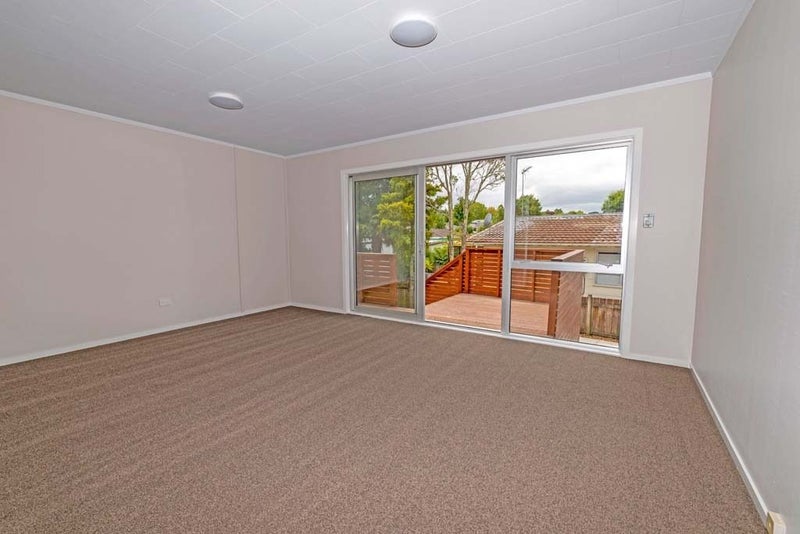 2/63 Zita Maria Drive, Massey, Auckland - Carousel 1
