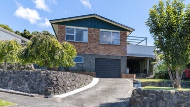 6 Carlton Terrace, Westown, New Plymouth - Carousel 1