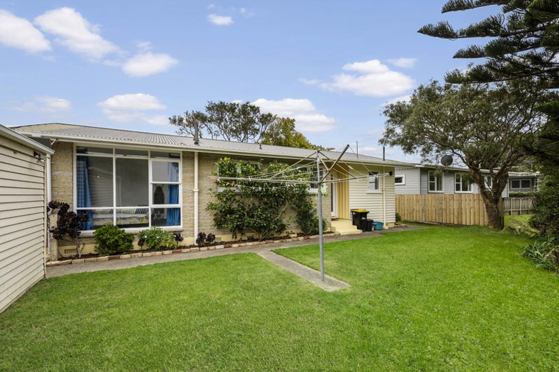34 Silverbirch Grove, Churton Park, Wellington - Carousel 1