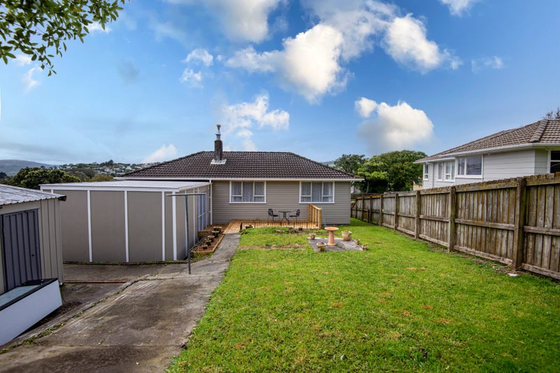 19 Desert Gold Street, Ascot Park, Porirua - Carousel 1