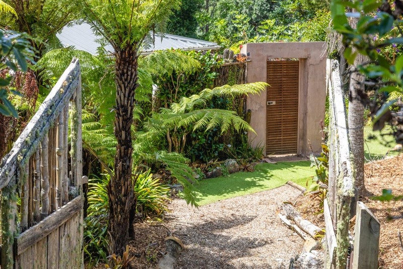 27 Cory Road, Palm Beach, Waiheke Island - Carousel 2