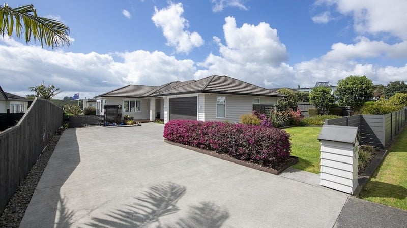 93 Liberty Crescent, Beachlands, Auckland - Carousel 1