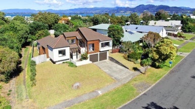 16 Papaunahi Road, Bowentown, Waihi Beach - Carousel 1