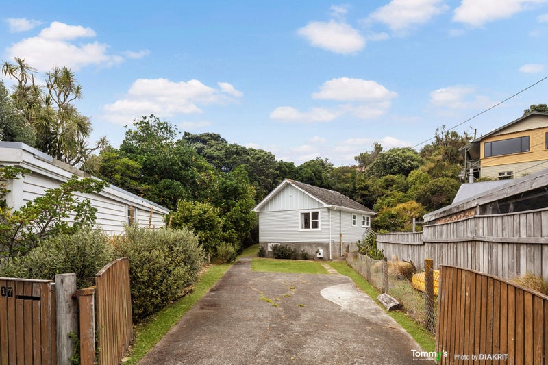 17 Beach Street, Island Bay, Wellington - Carousel 13