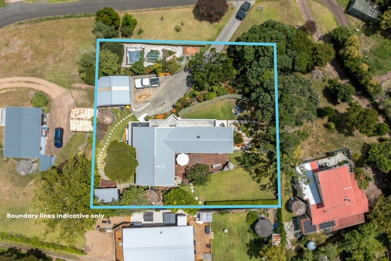 11 Fisher Street, Surfdale, Waiheke Island - Carousel 32