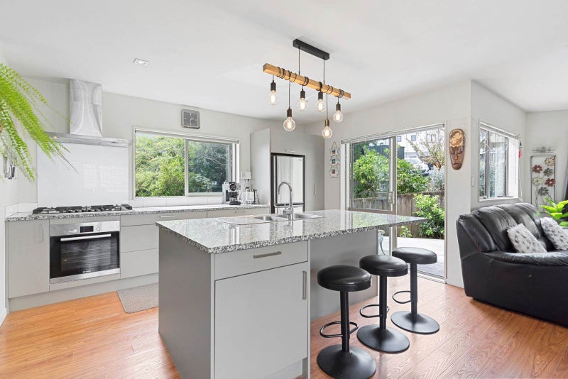97A Bond Crescent, Forrest Hill, North Shore City, Auckland - Carousel 2