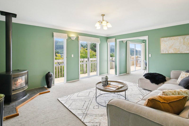 116 Woodman Drive, Tawa, Wellington - Carousel 2