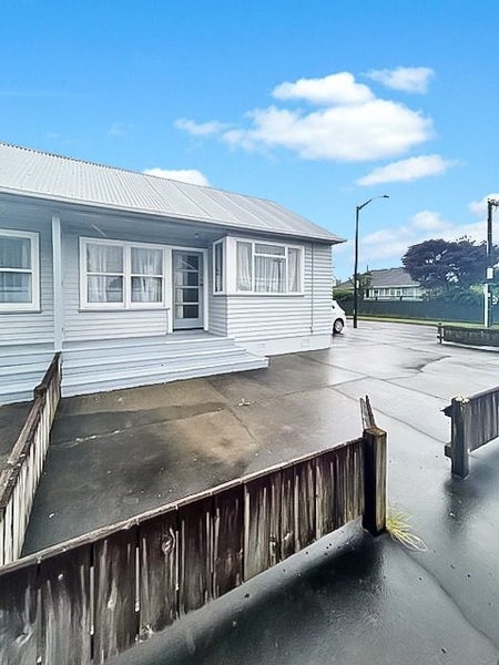 1/72 Bridge Street, Bulls - Carousel 1