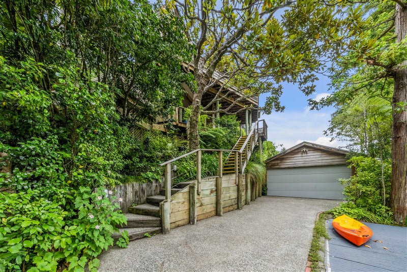 8 Francis Bell Grove, Lowry Bay, Lower Hutt - Carousel 1