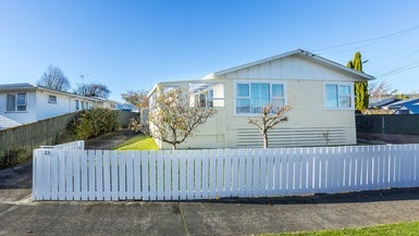 31 Mary Crescent, Elderslea, Upper Hutt - Carousel 1
