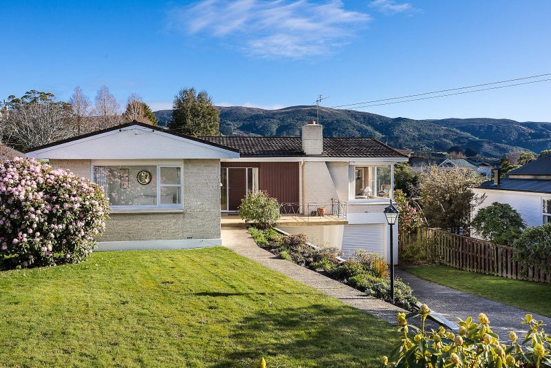 15 Brownville Crescent, Maori Hill, Dunedin - Carousel 1