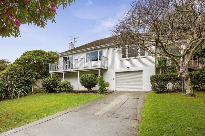 15 Ngatitoa Street, Tawa, Wellington - Carousel 1