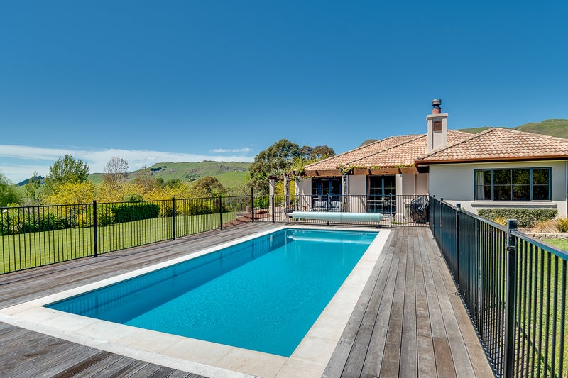 1046 Kahuranaki Road, Kahuranaki, Havelock North - Carousel 1