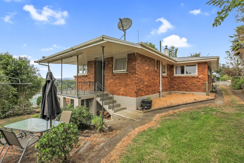 8 Glen View Avenue, Otorohanga - Carousel 1