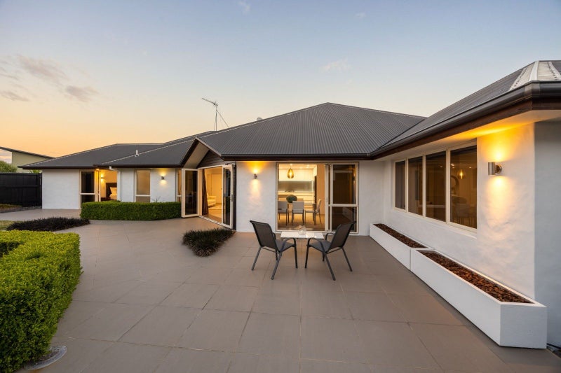 51 St James Drive, Huntington, Hamilton - Carousel 1