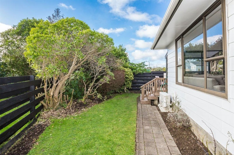 32A Transom Close, Whitby, Porirua - Carousel 17