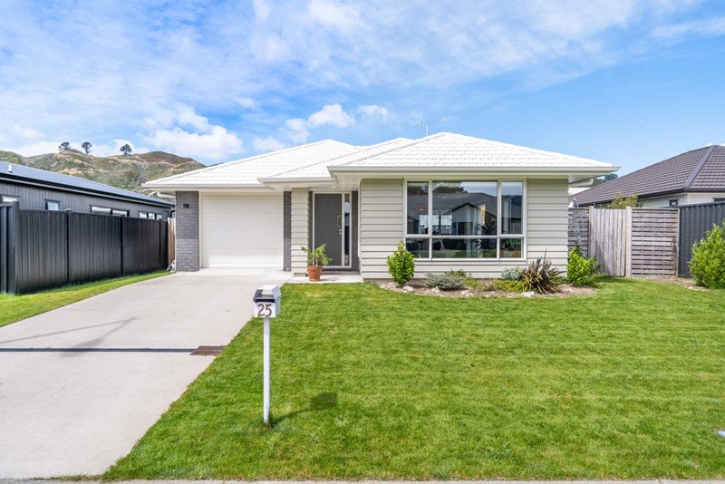 25 Cynisca Crescent, Wallaceville, Upper Hutt - Carousel 1