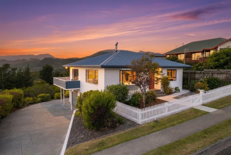 325 Princes Drive, Britannia Heights, Nelson - Carousel 1