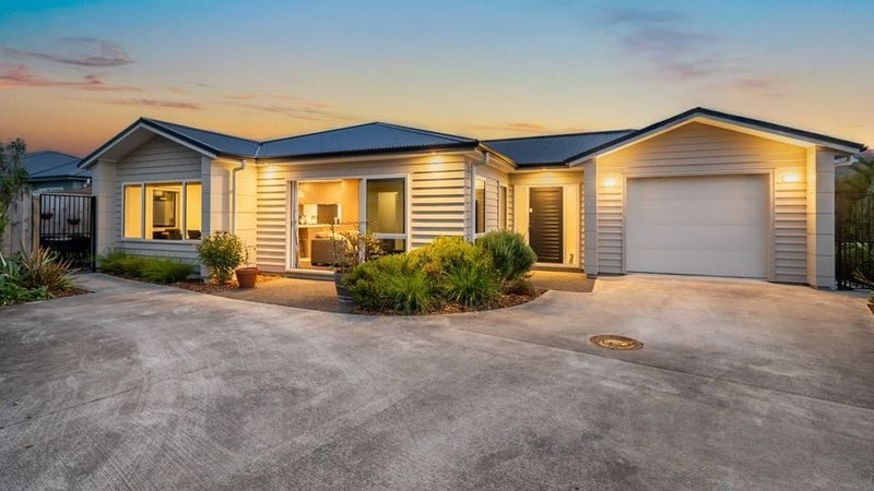 22 Ruahine Street, Trentham, Upper Hutt - Carousel 1