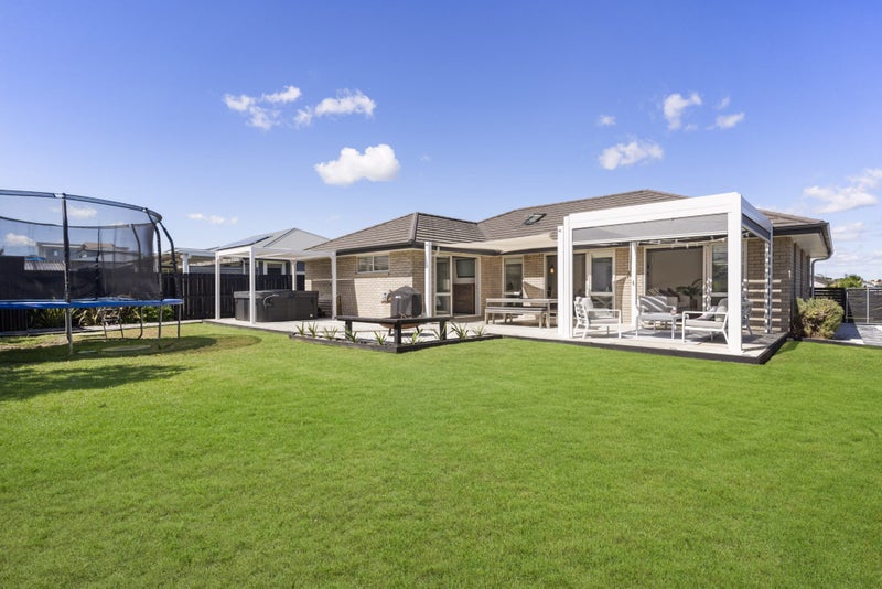 54 Seventh View Avenue, Beachlands, Auckland - Carousel 1