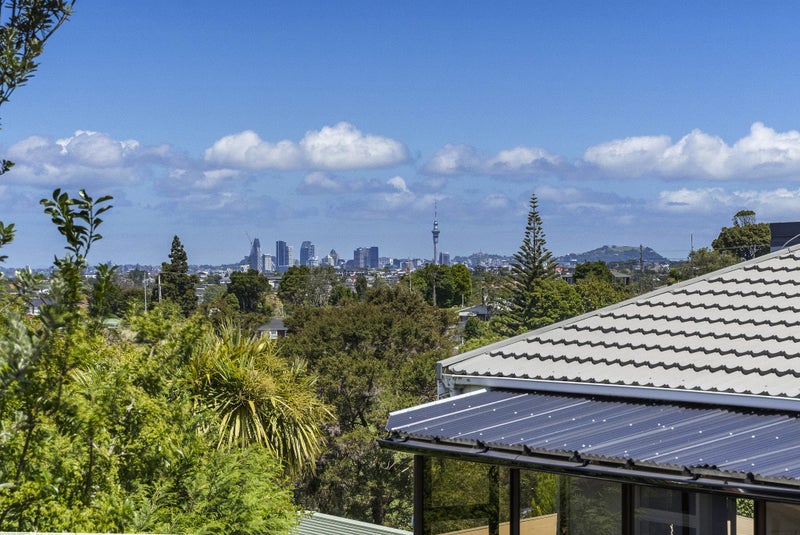 39 Girrahween Drive, Totara Vale, Auckland - Carousel 1