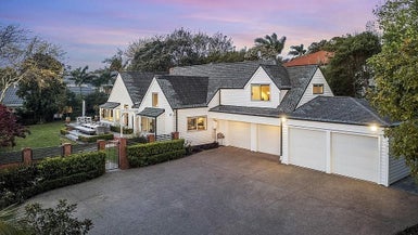 22 Santa Cruz Drive, Shamrock Park, Auckland - Carousel 1