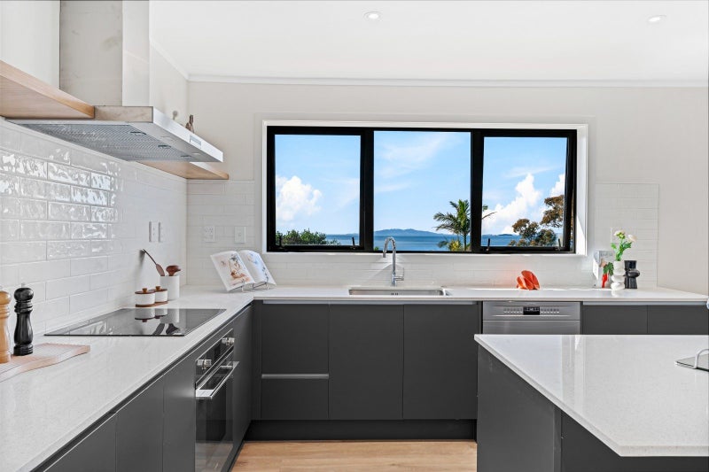 2/14 CLIFTON RD, Waiake, Auckland - Carousel 2