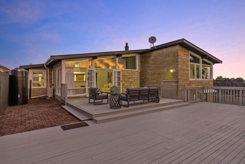 90 Gossamer Drive, Pakuranga Heights, Auckland - Carousel 1