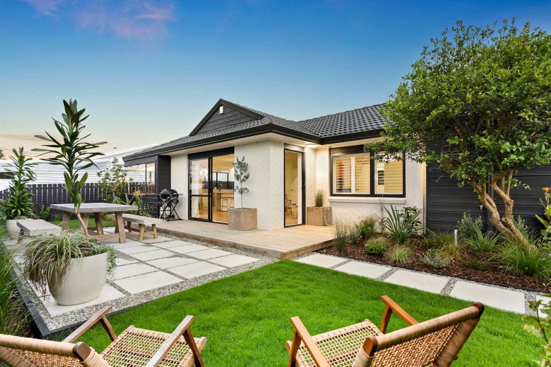 11 Tui Street, Point Chevalier, Auckland - Carousel 2