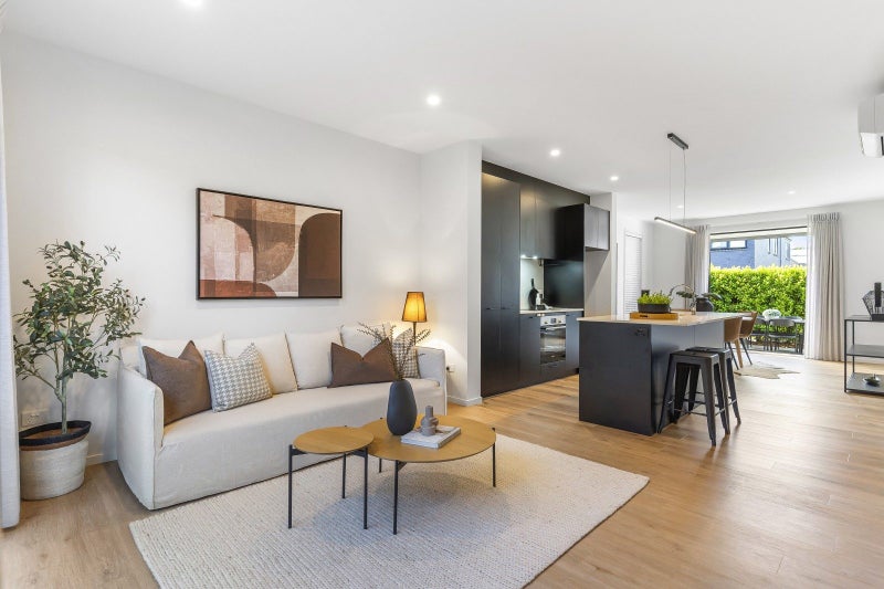 7 Kikorangi Lane, Mount Wellington, Auckland - Carousel 1