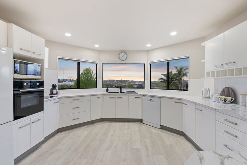 11 Pigeonwood Lane, Albany, Auckland - Carousel 2