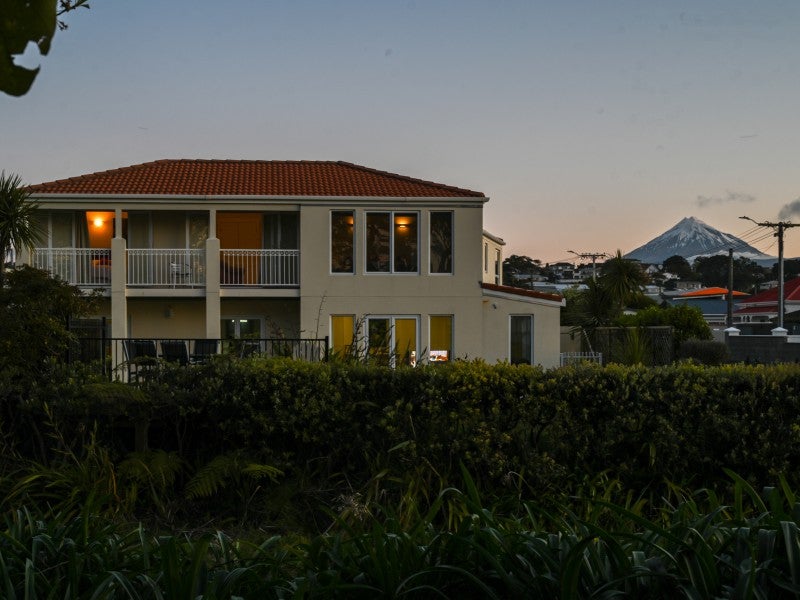 1 Kawaroa Close, New Plymouth, New Plymouth - Carousel 2