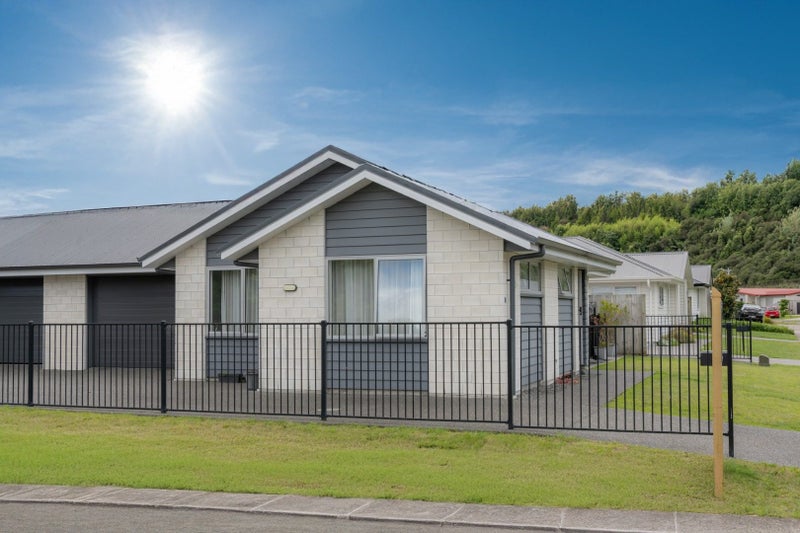 54 Pakanga Grove, Pyes Pa, Tauranga - Carousel 1