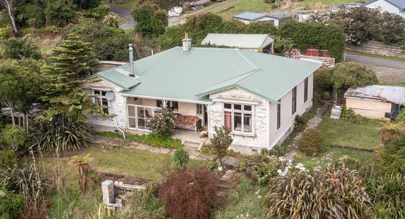 5 View Street, Halfmoon Bay / Oban, Stewart Island - Carousel 1