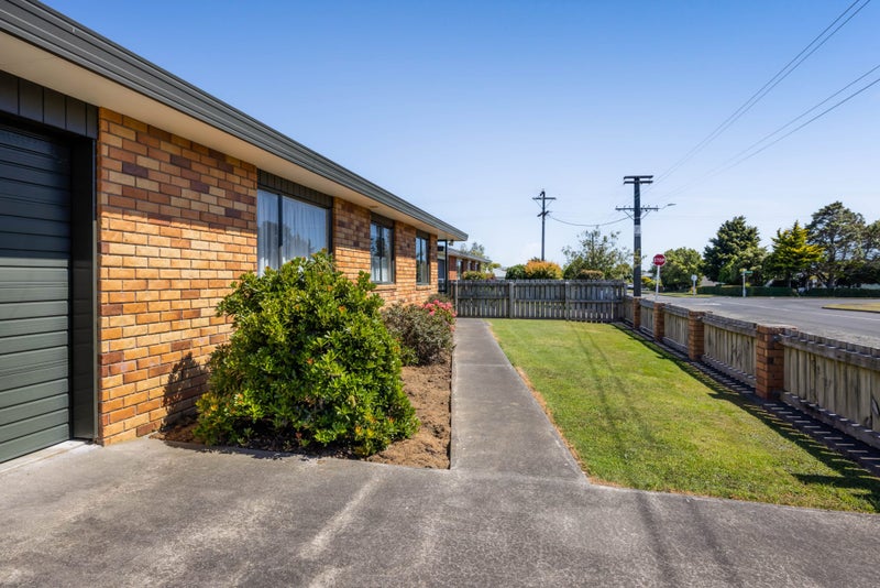51 Swansea Road, Stratford - Carousel 22