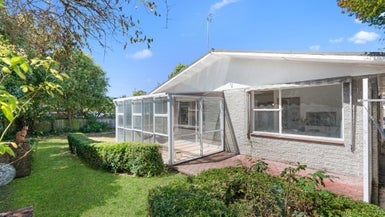 2 Moorpark Place, Ilam, Christchurch - Carousel 1