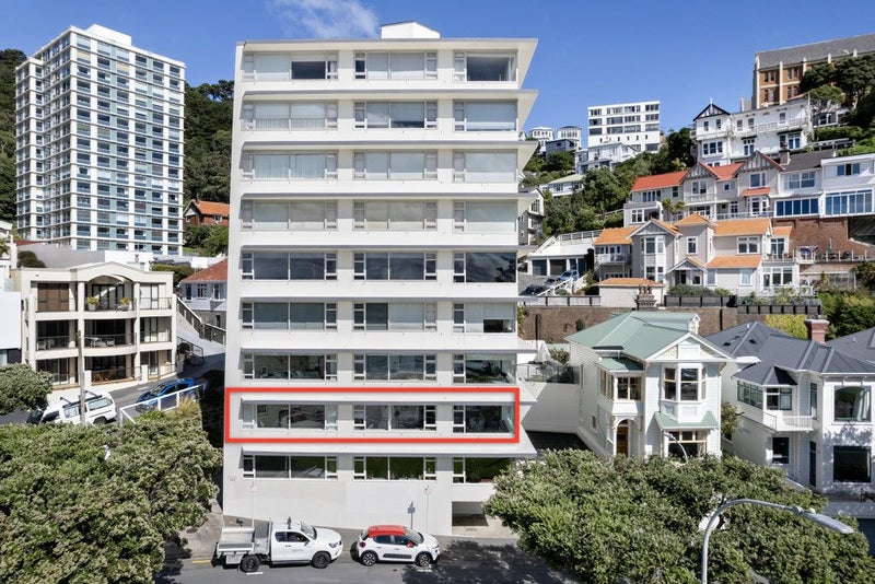 202 Oriental Parade, Oriental Bay, Wellington - Carousel 1