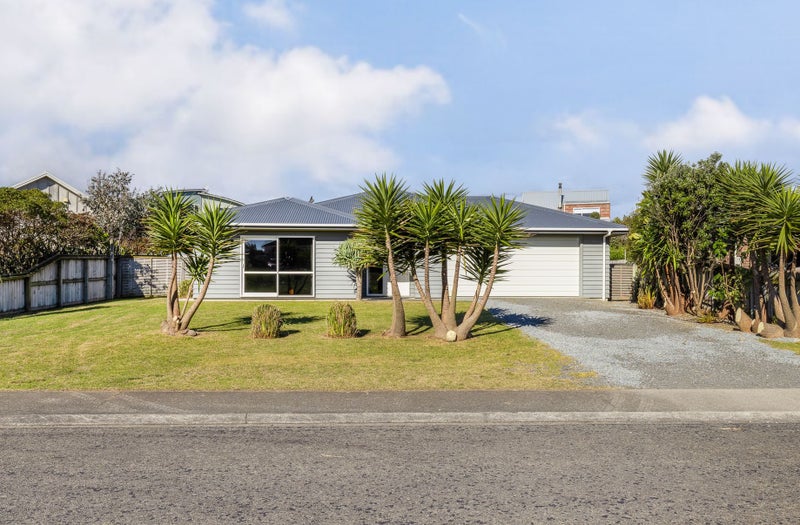 48 Gawler Street, Te Horo Beach - Carousel 1