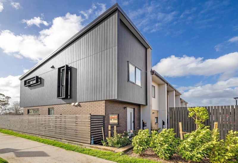 1/107 Selo Street, Glen Eden, Auckland - Carousel 1
