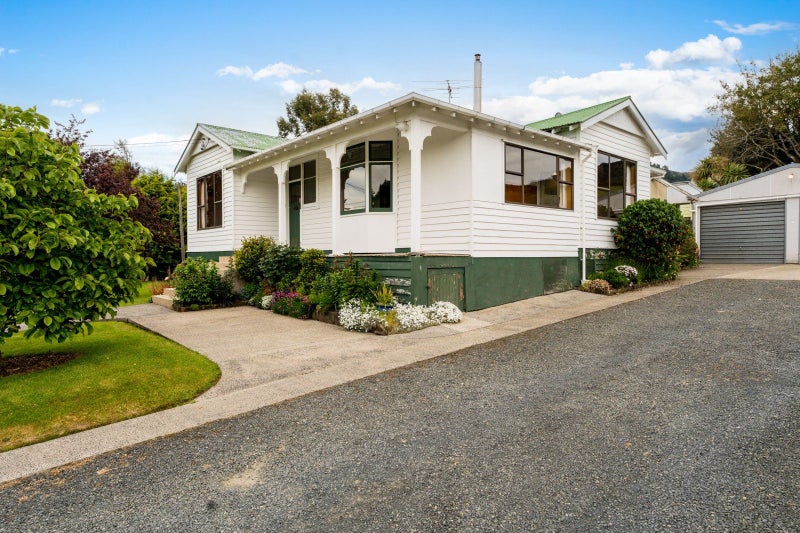 11 Hugh Street, Sawyers Bay, Port Chalmers - Carousel 1