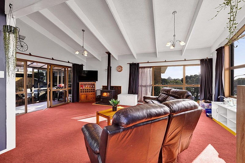 20 Tiverton Crescent, Whalers Gate, New Plymouth - Carousel 1